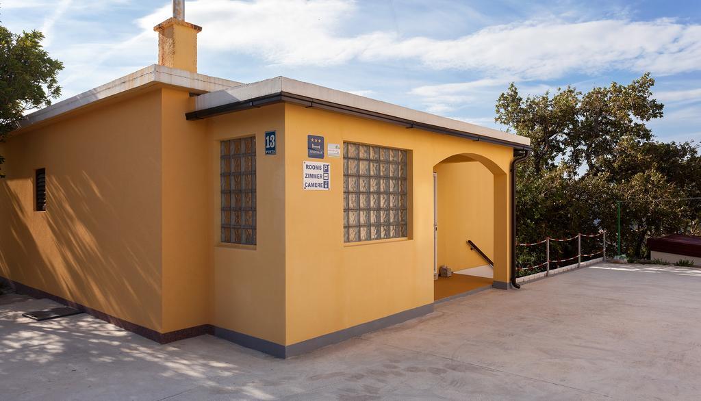 Apartman Davorka Karlobag Exterior photo